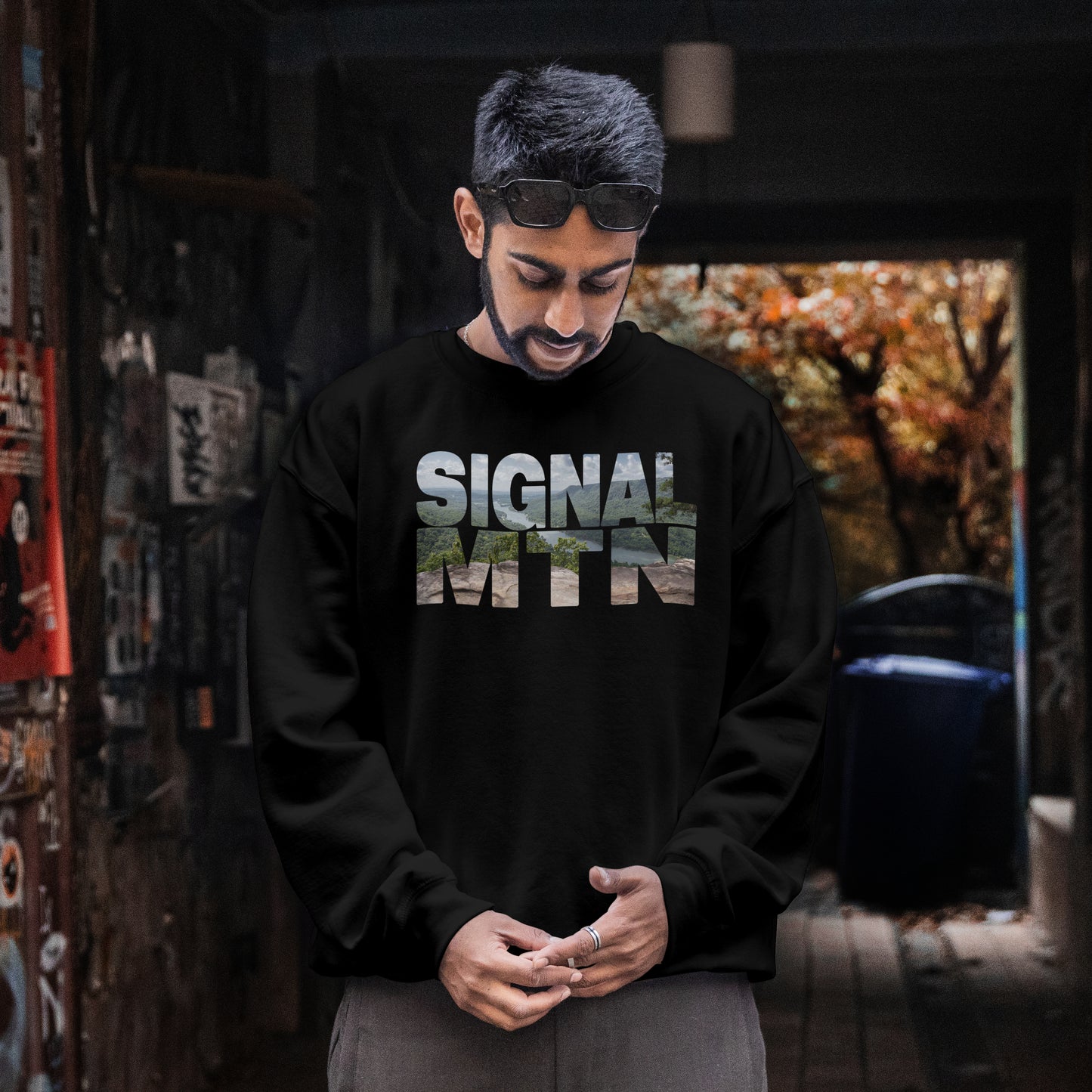 SIGNAL MTN | River View | Crewneck| Black |Unisex